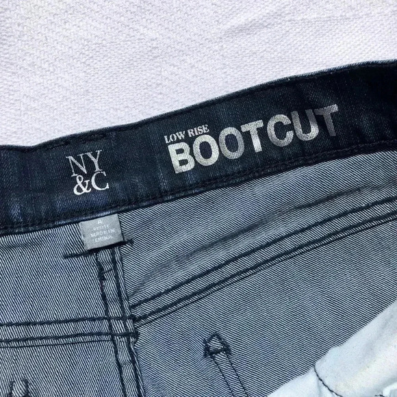 NYC Low Rise Bootcut Blue Jeans Sz 4P - Picture 8 of 8